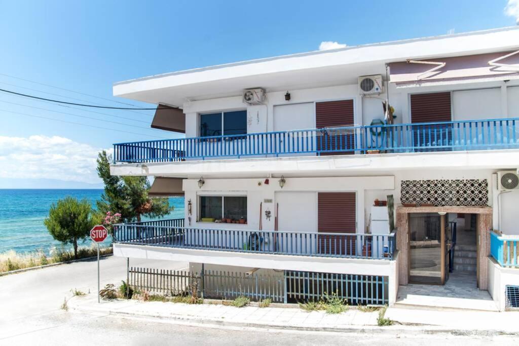 Seafront 2 Bedrooms Apartment Nea Iraklia Dış mekan fotoğraf