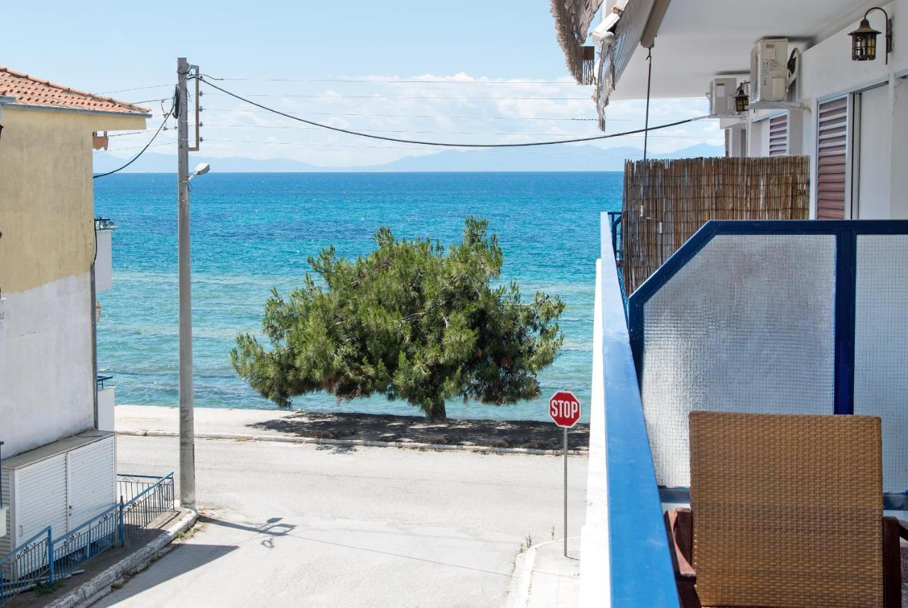 Seafront 2 Bedrooms Apartment Nea Iraklia Dış mekan fotoğraf